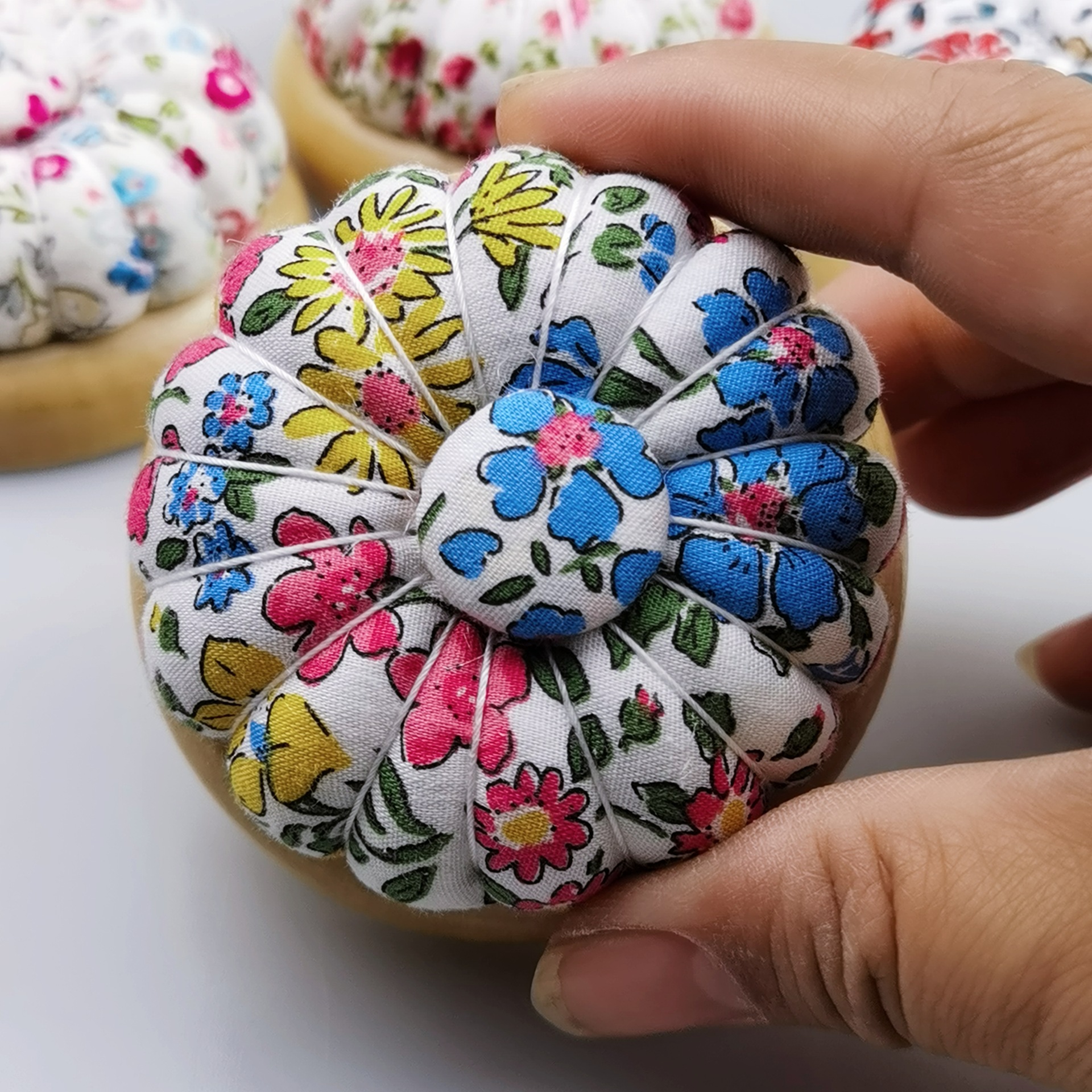 1Pc Pumpkin Magnetic Needle Pi - Sewing Pin Cushion 评论和价格